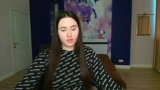 Roxie Bradley online show from February 6, 6:51 am