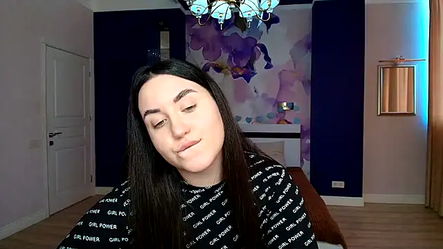 Roxie Bradley online show from February 11, 9:42 am