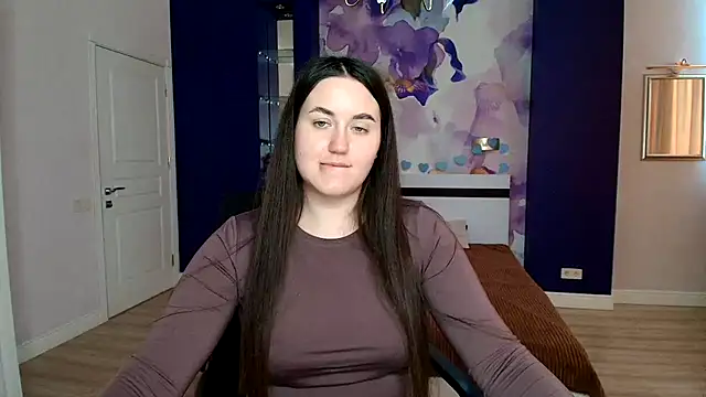 Roxie Bradley online show from March 11, 10:18 am