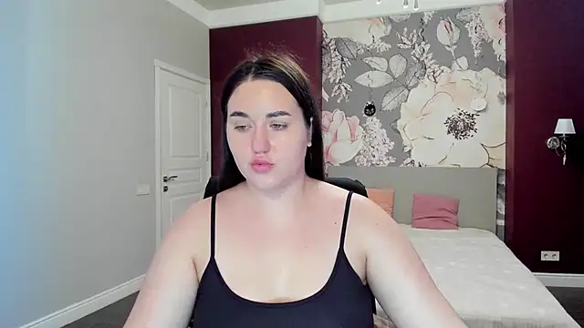 Roxie Bradley online show from October 30, 6:37 am