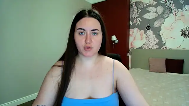 Roxie Bradley online show from April 9, 5:40 am