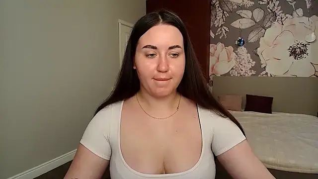 Roxie Bradley online show from June 4, 5:46 am