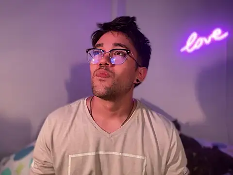 Im sophiie online show from January 12, 6:17 am