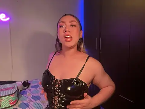 Im sophiie online show from January 19, 9:01 am