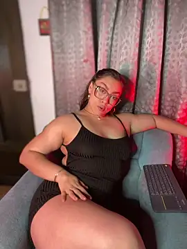 Im sophiie online show from March 18, 9:20 am