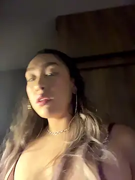 Im sophiie online show from December 19, 6:53 am