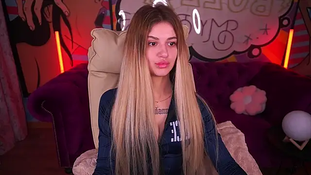 Lili Danger online show from December 10, 9:11 pm