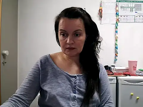 LoveNBloom online show from February 19, 8:10 pm