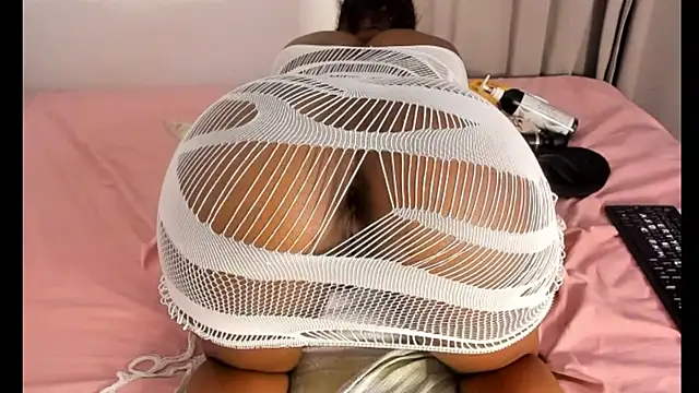  yisela  online show from March 7, 1:53 am