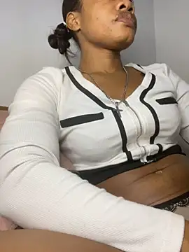  yisela  online show from February 8, 1:09 am