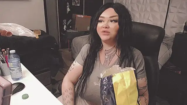 Snapshot of sheylagoddess11 chatting on December 21, 12:01 pm sheylagoddess11 online show from December 21, 12:01 pm