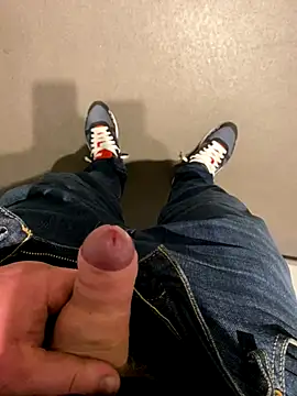 Snapshot of Joeangus87 chatting on September 19, 9:48 pm Joeangus87 online show from September 19, 9:48 pm