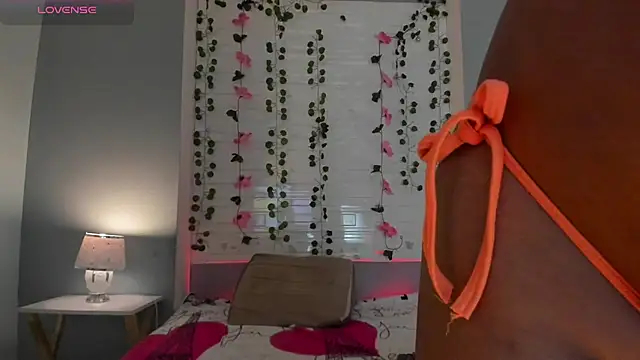 DAHIANAROUSE2 online show from January 26, 3:38 am