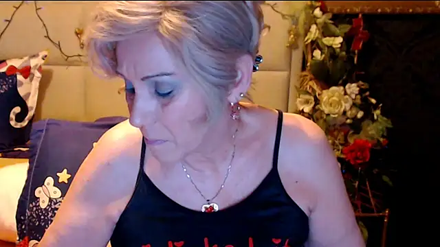 HappyWomanOn online show from February 16, 8:00 pm