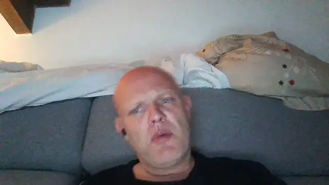 davigochi77bcn online show from December 19, 8:38 pm