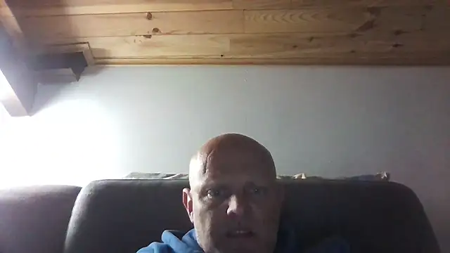davigochi77bcn online show from May 5, 7:33 pm