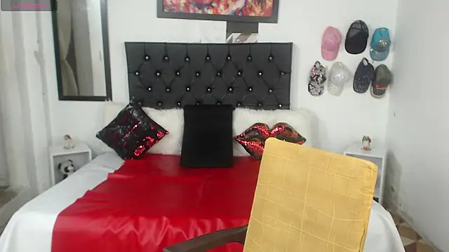 Snapshot of Sweetbigcatt chatting on March 16, 12:34 am Sweetbigcatt online show from March 16, 12:34 am
