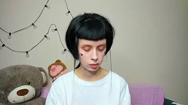 Snapshot of FlowerOfSin2001 chatting on October 11, 4:05 pm FlowerOfSin2001 online show from October 11, 4:05 pm