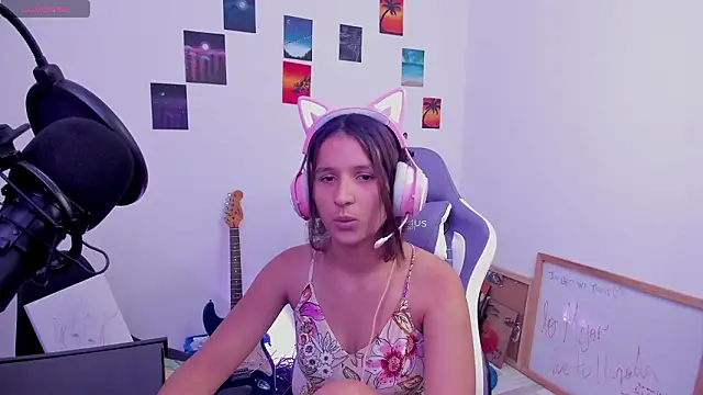 Snapshot of Cositarica_ chatting on February 3, 3:06 pm Cositarica online show from February 3, 3:06 pm