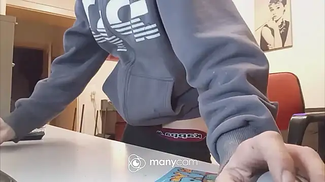 Snapshot of der_dino30 chatting on February 6, 1:27 am der dino30 online show from February 6, 1:27 am