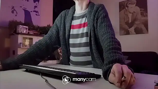 Snapshot of der_dino30 chatting on March 20, 2:40 am der dino30 online show from March 20, 2:40 am