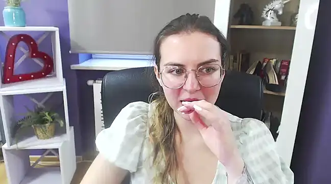 Zoey Erotic online show from February 6, 8:39 am