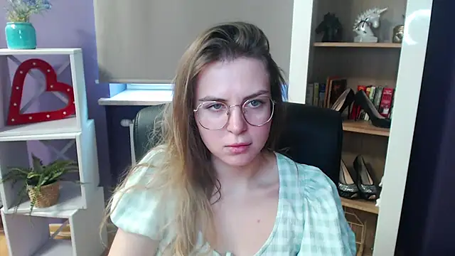 Zoey Erotic online show from February 19, 8:55 am