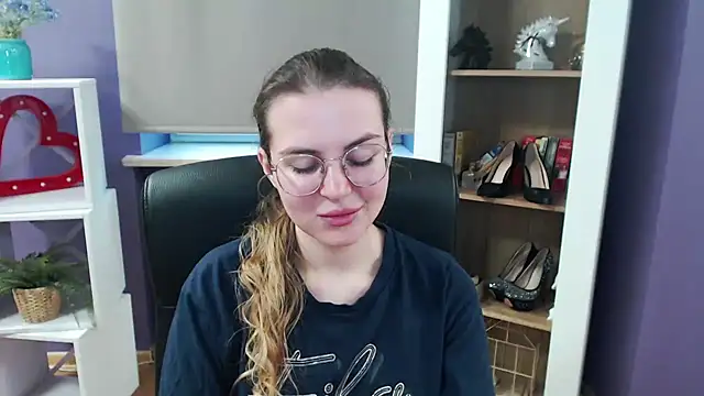 Zoey Erotic online show from February 26, 8:37 am