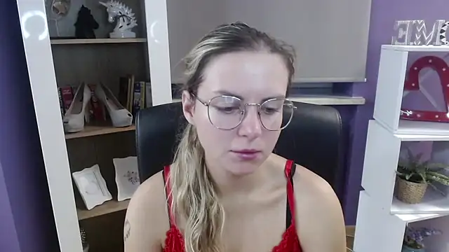 Zoey Erotic online show from September 17, 4:25 am