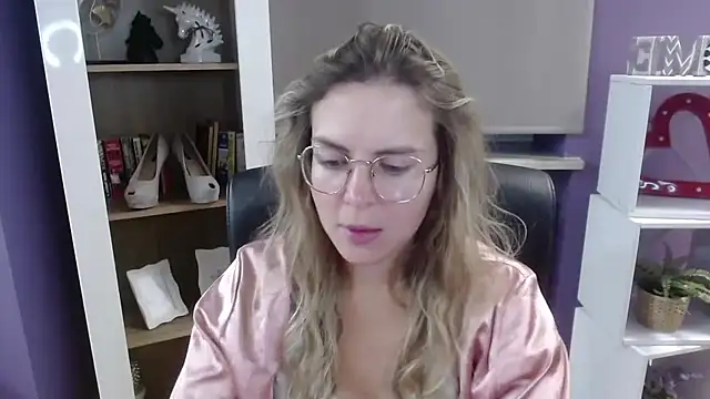 Zoey Erotic online show from September 26, 4:27 am