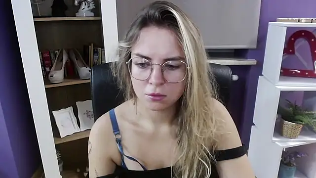 Zoey Erotic online show from October 8, 4:32 am