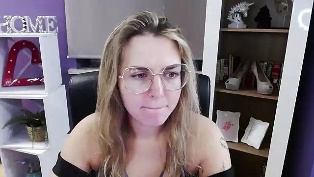 Zoey Erotic online show from November 25, 5:29 am