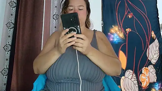Snapshot of brenlissy89 chatting on April 28, 8:47 pm brenlissy89 online show from April 28, 8:47 pm