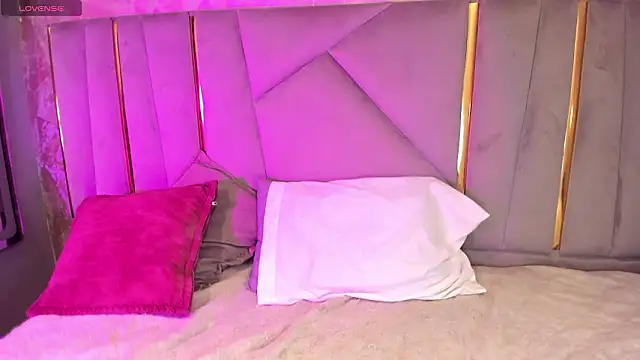 Snapshot of Sariitaa_ chatting on February 7, 2:10 pm Sariitaa online show from February 7, 2:10 pm