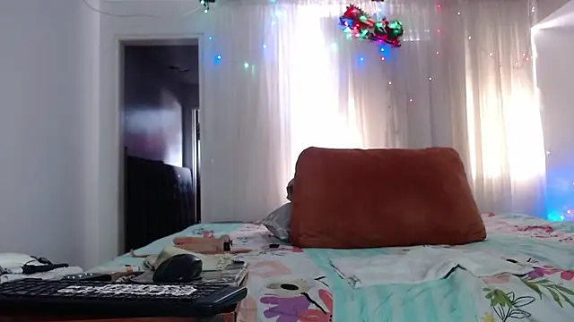 linapalacios online show from December 15, 8:02 pm