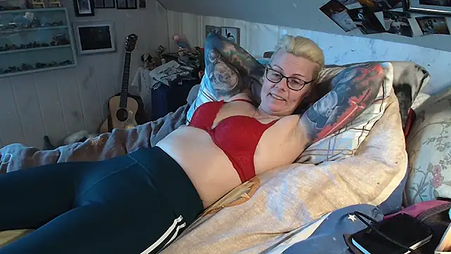 MaryG online show from February 8, 2:49 pm