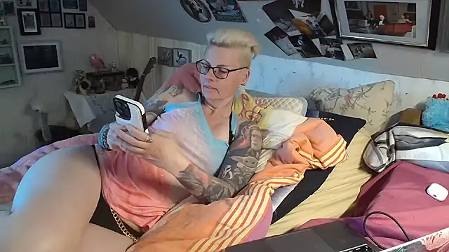 MaryG online show from March 16, 4:56 pm