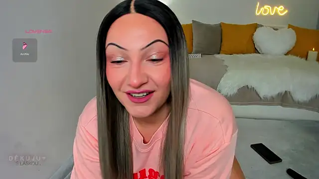 Snapshot of KVerunce chatting on December 12, 9:15 pm KVerunce online show from December 12, 9:15 pm