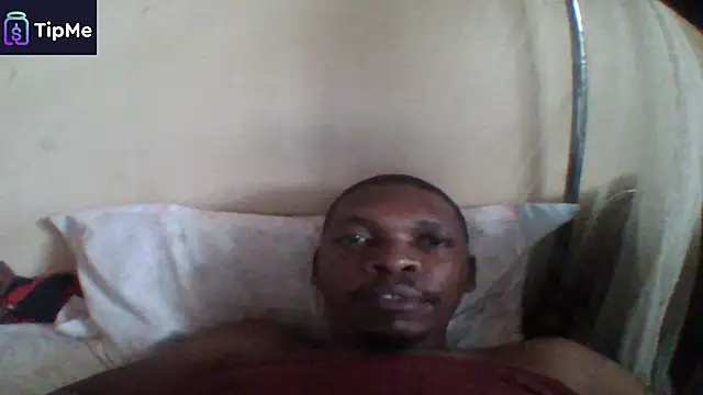 Snapshot of EarthyBull chatting on December 10, 1:22 pm EarthyBull online show from December 10, 1:22 pm