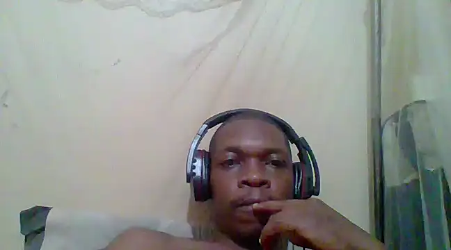 Snapshot of EarthyBull chatting on February 23, 3:51 pm EarthyBull online show from February 23, 3:51 pm