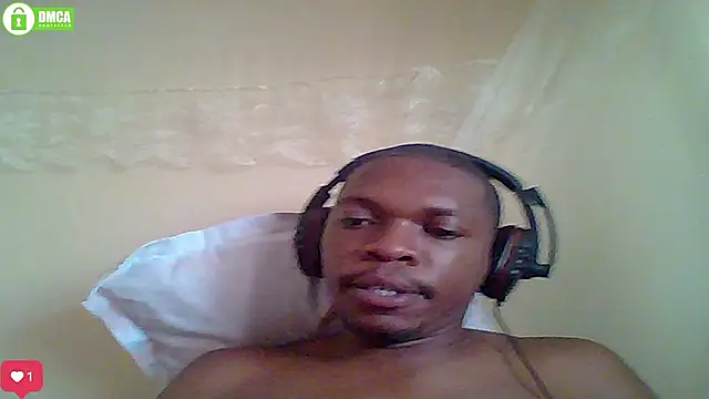 Snapshot of EarthyBull chatting on February 25, 7:52 am EarthyBull online show from February 25, 7:52 am