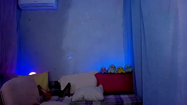 LickLizzy online show from February 6, 11:15 pm