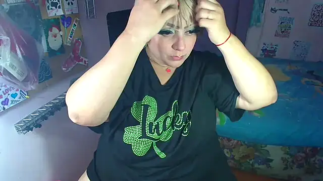 Snapshot of Queen_Anne chatting on December 2, 10:01 pm Queen Anne online show from December 2, 10:01 pm