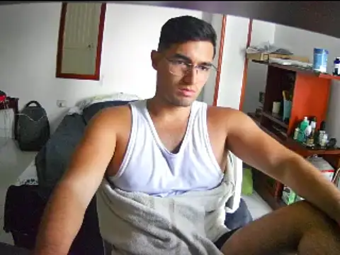 Snapshot of lechero226 chatting on December 19, 10:32 pm lechero226 online show from December 19, 10:32 pm