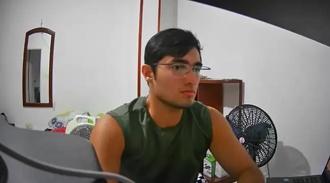 Snapshot of lechero226 chatting on February 4, 10:45 pm lechero226 online show from February 4, 10:45 pm