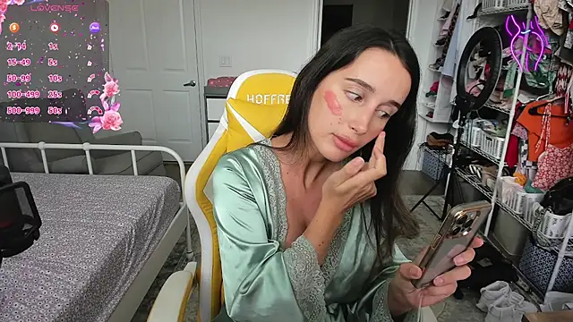 Snapshot of sweetbuttocks1 chatting on January 17, 5:38 pm sweetbuttocks1 online show from January 17, 5:38 pm