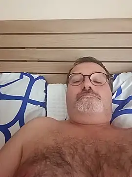 Snapshot of mike9473 chatting on September 11, 6:46 am mike9473 online show from September 11, 6:46 am