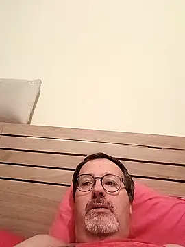 Snapshot of mike9473 chatting on October 12, 7:35 pm mike9473 online show from October 12, 7:35 pm