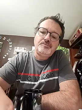 Snapshot of mike9473 chatting on October 16, 5:19 am mike9473 online show from October 16, 5:19 am