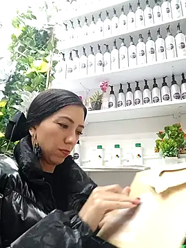 LunaZambrano online show from March 6, 11:31 pm